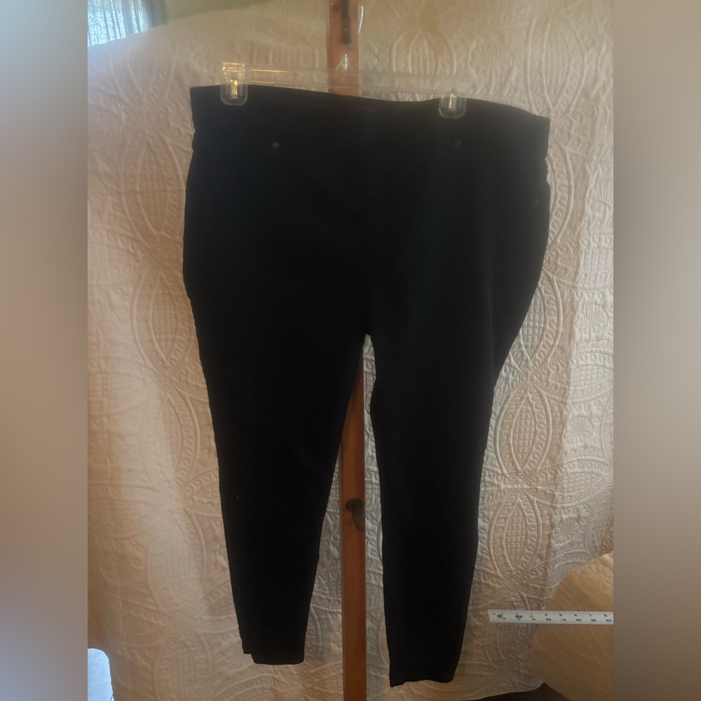 Terra & Sky Women's Ankle Jeans - Black